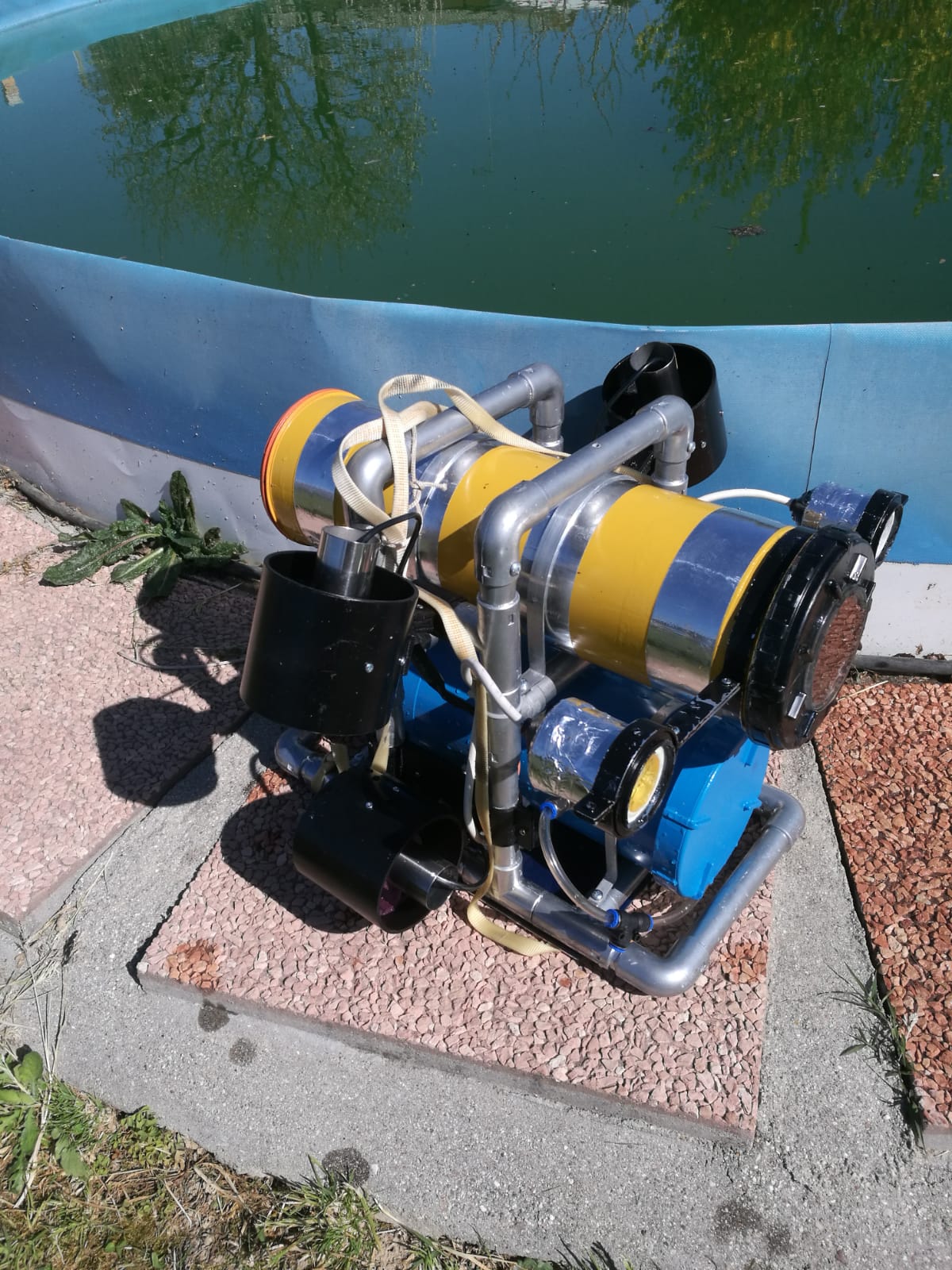 MINION, ROV sottomarino da ricognizione controllato via fibra ottica. project image