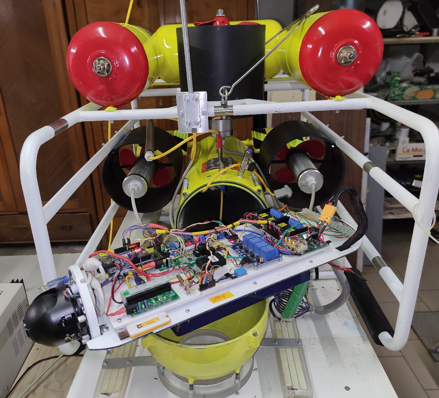 Polifemo, ROV sottomarino controllato in fibra ottica project image
