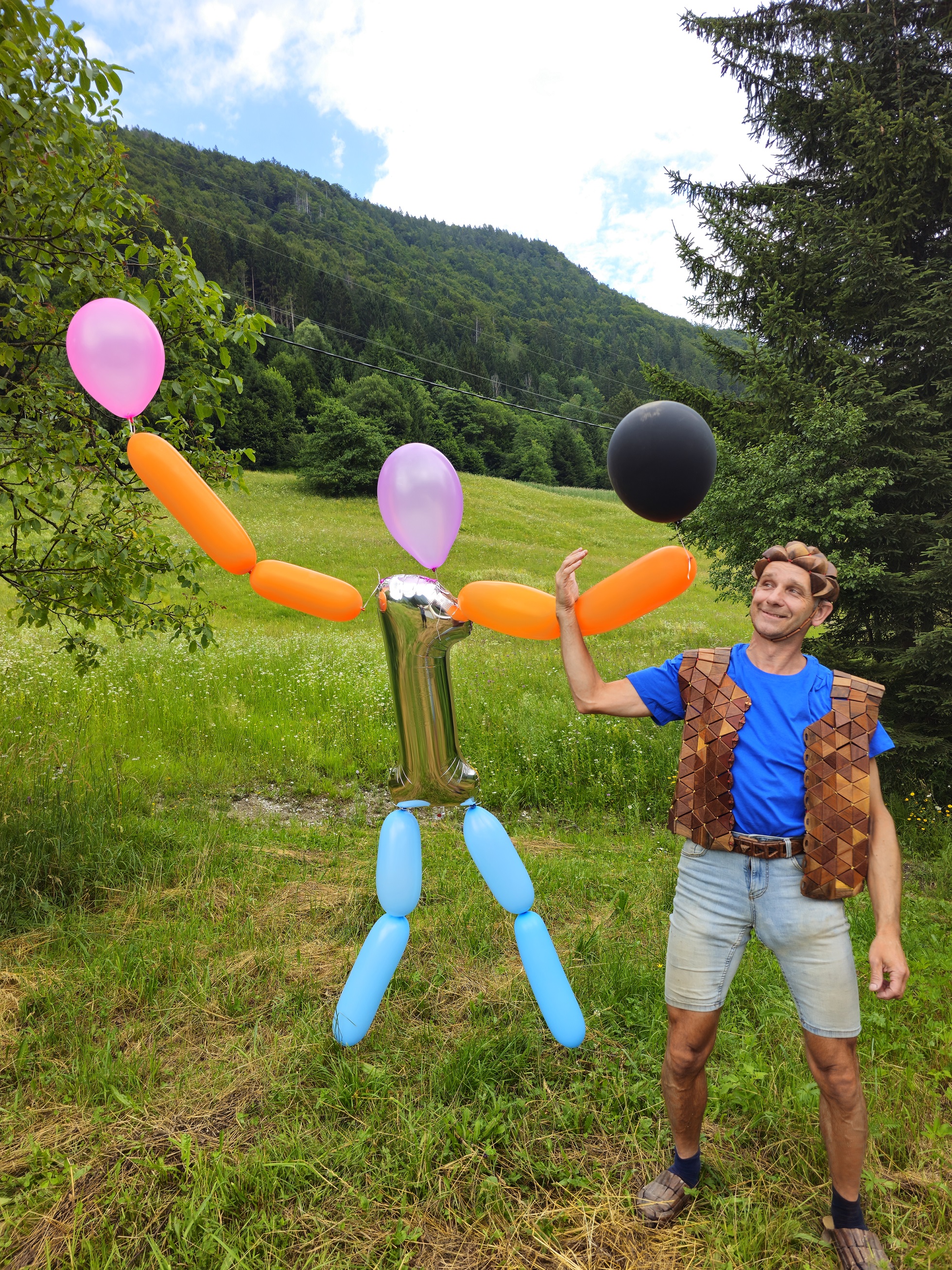 quri dance with ballons & wood knitting news project image