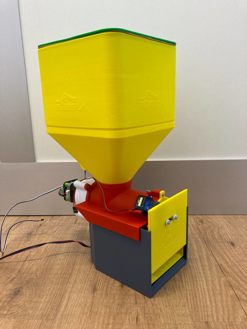 Scuola di Robotica e Meccatronica «impara giocando» di Emanuele Frisoni project image